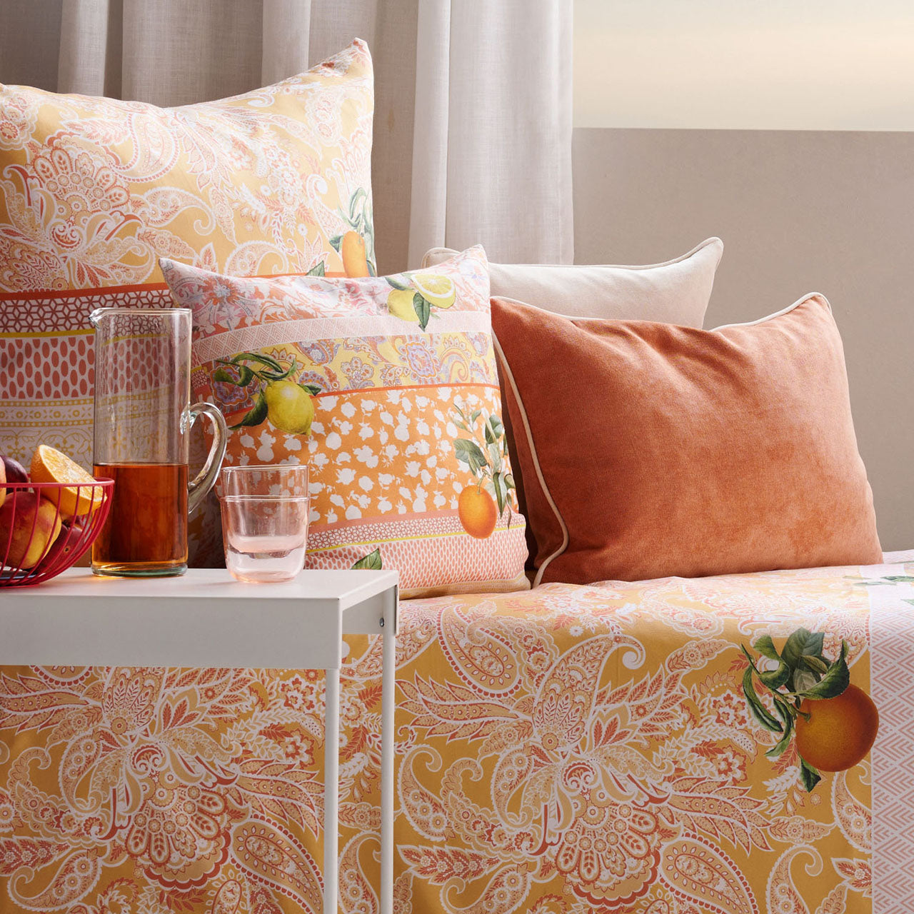 APELT 6754 Kissen Paisley Motive in Streifen angeordnet und Citrusfrüchten