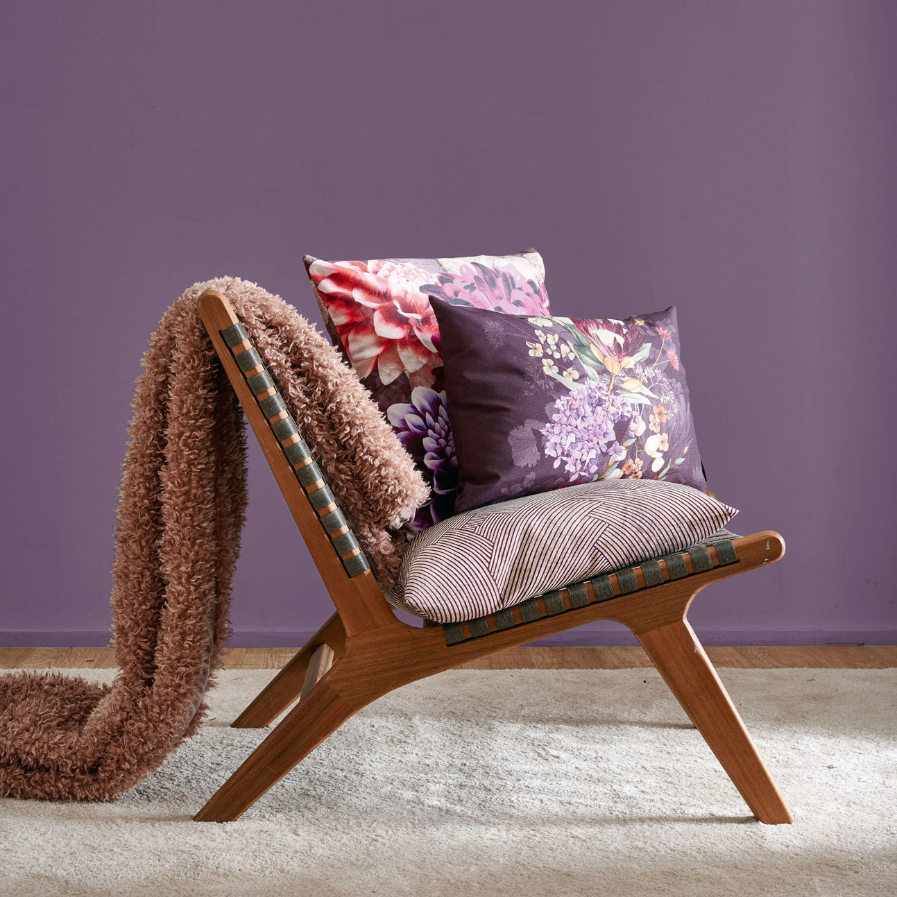 APELT Dahlia Kissen Opulente Blüten auf Samt