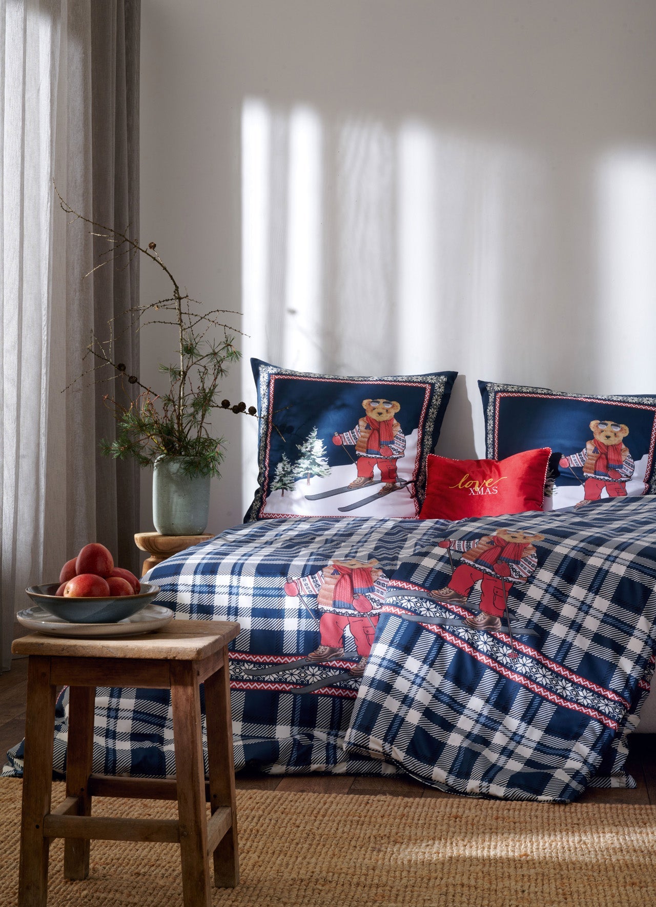 APELT Matti Bettwäsche Baumwoll-Satin Karomuster mit Bär auf Skiern