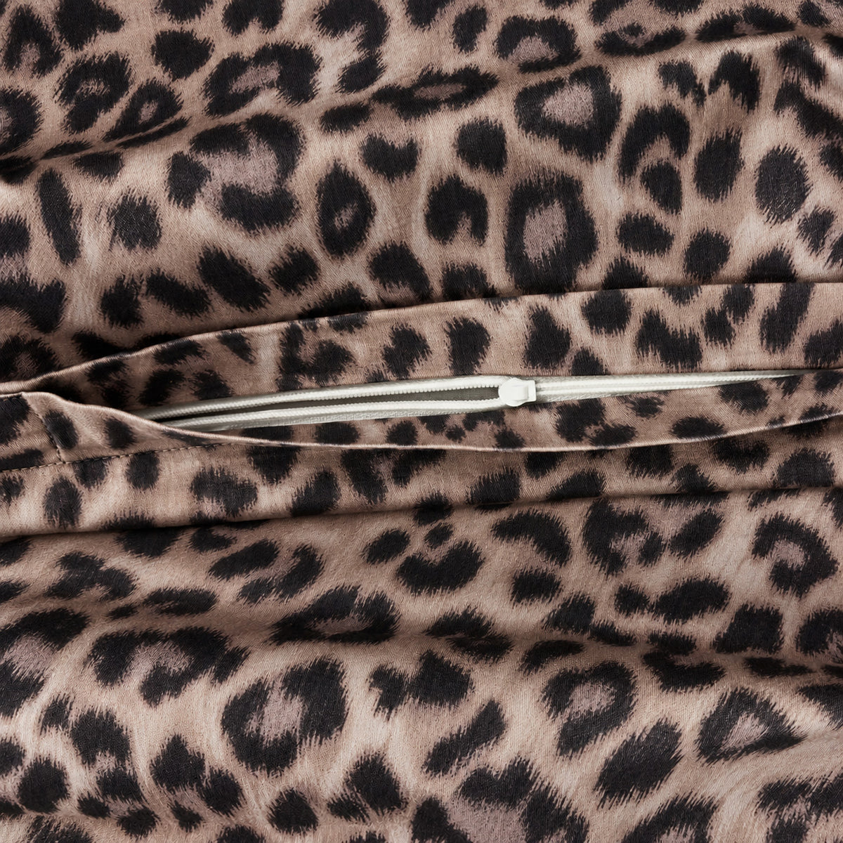 APELT Timon Bettwäsche Baumwoll-Satin Leodesign all-over mit einem eleganten Kettenmotiv
