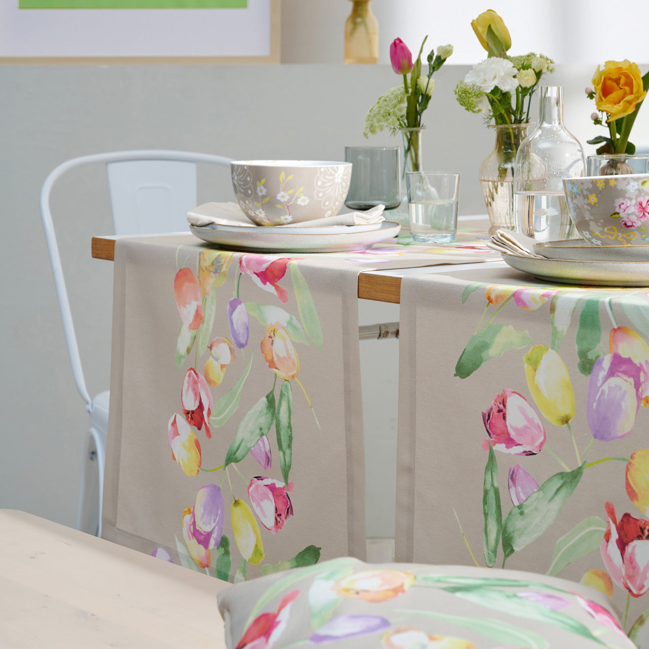 APELT 3106 Tischläufer Tulpen-Motiv