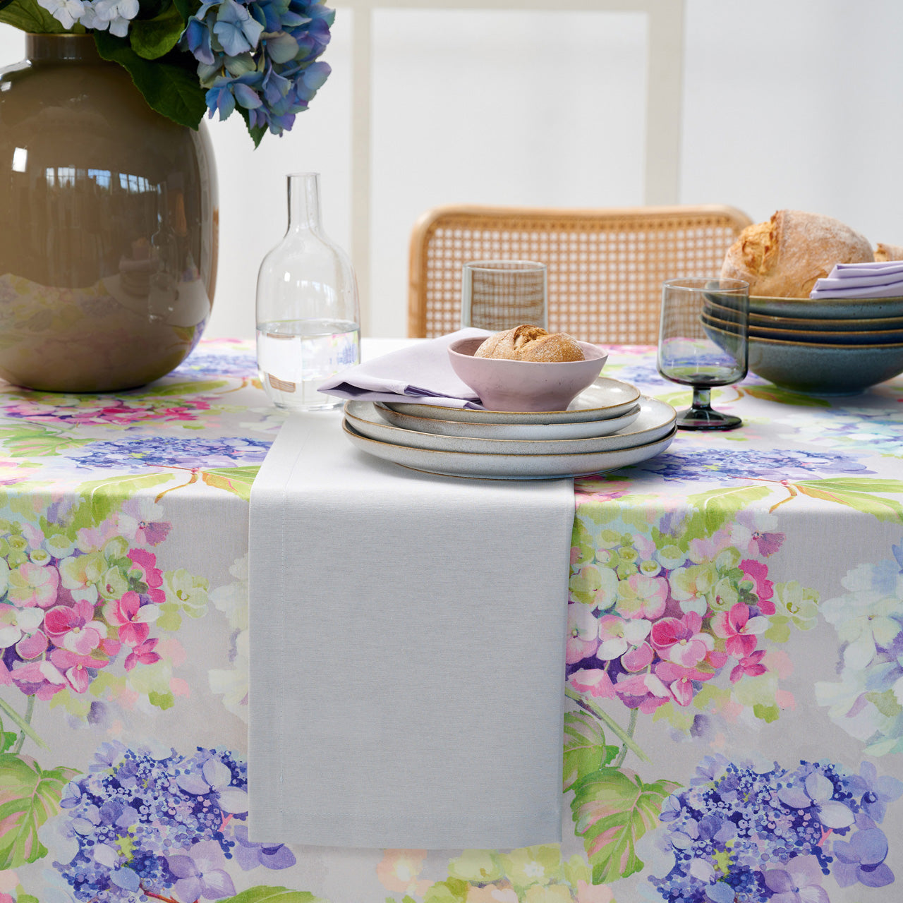 APELT 3108 Tischdecke Hortensien im Aquarellstil