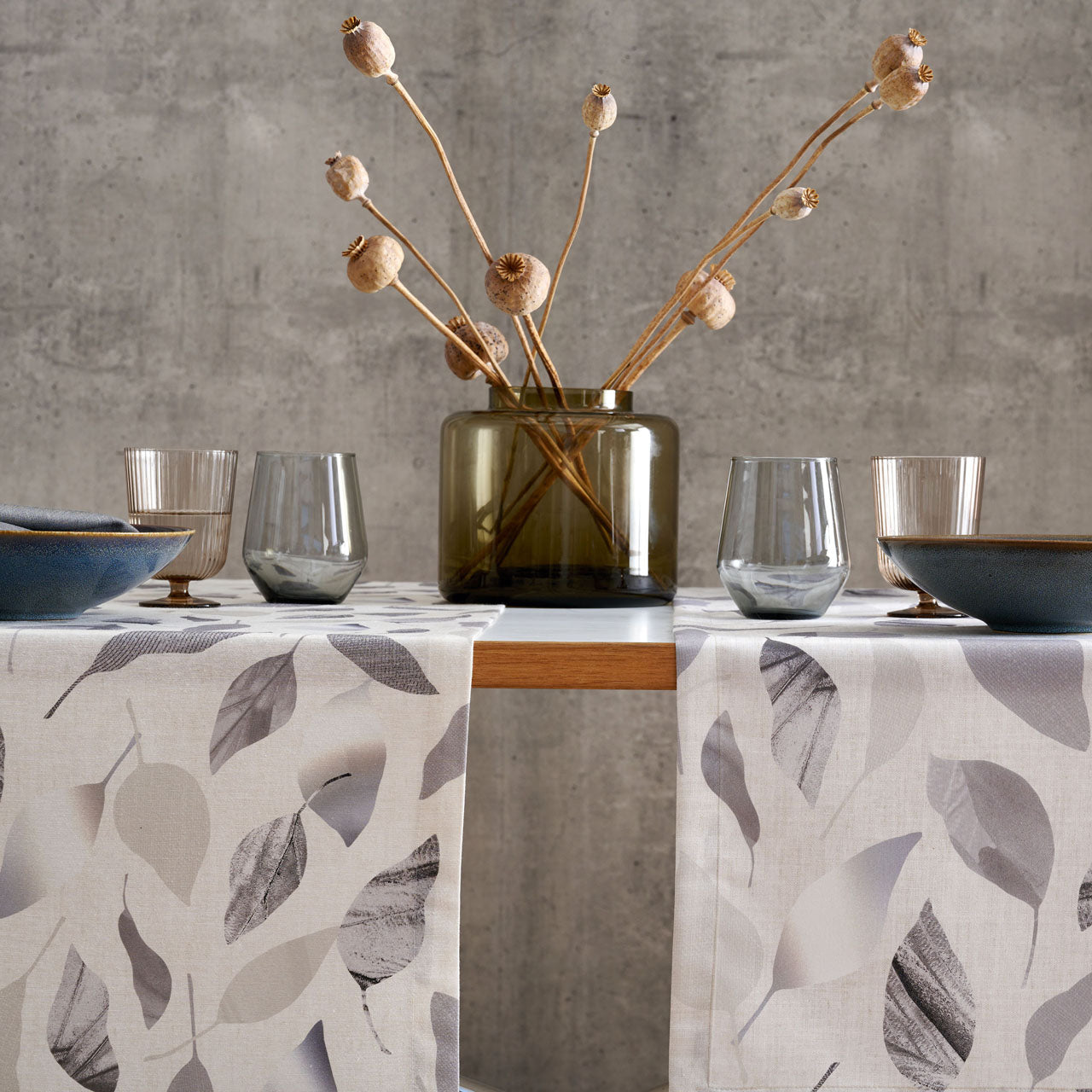 APELT 3406 Tischdecke Grafisch interpretierte Herbstblätter