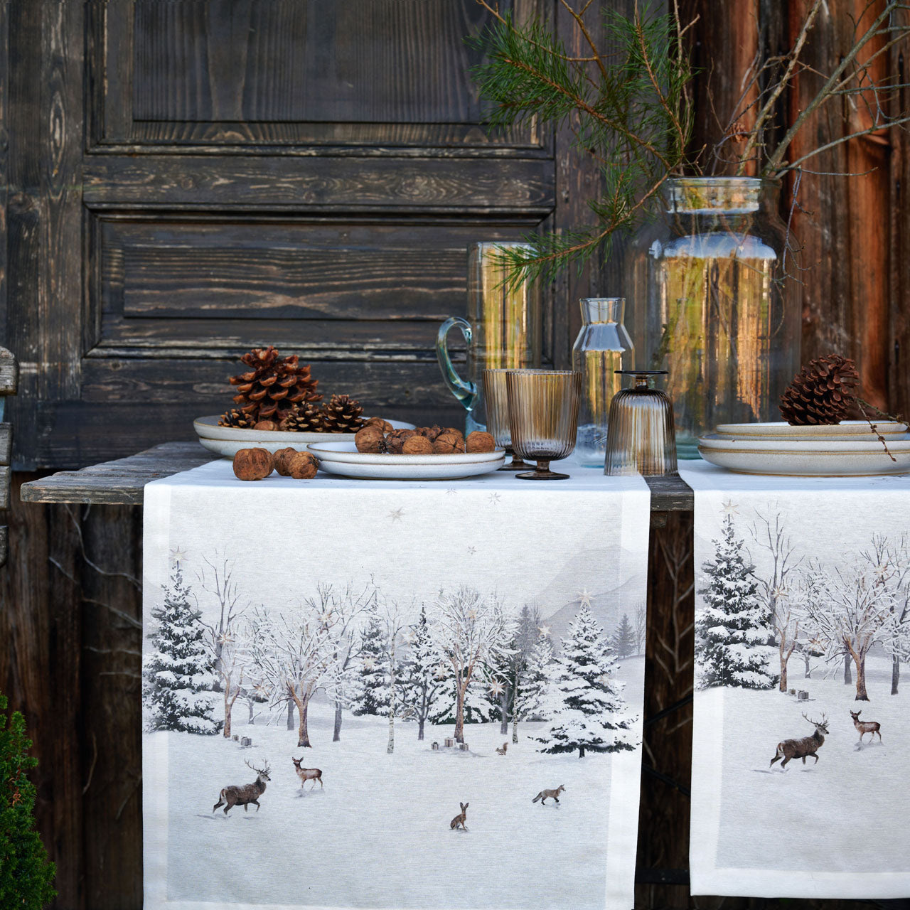 APELT 3712 Läufer Winterwaldmotiv mit Tannen und Waldtieren