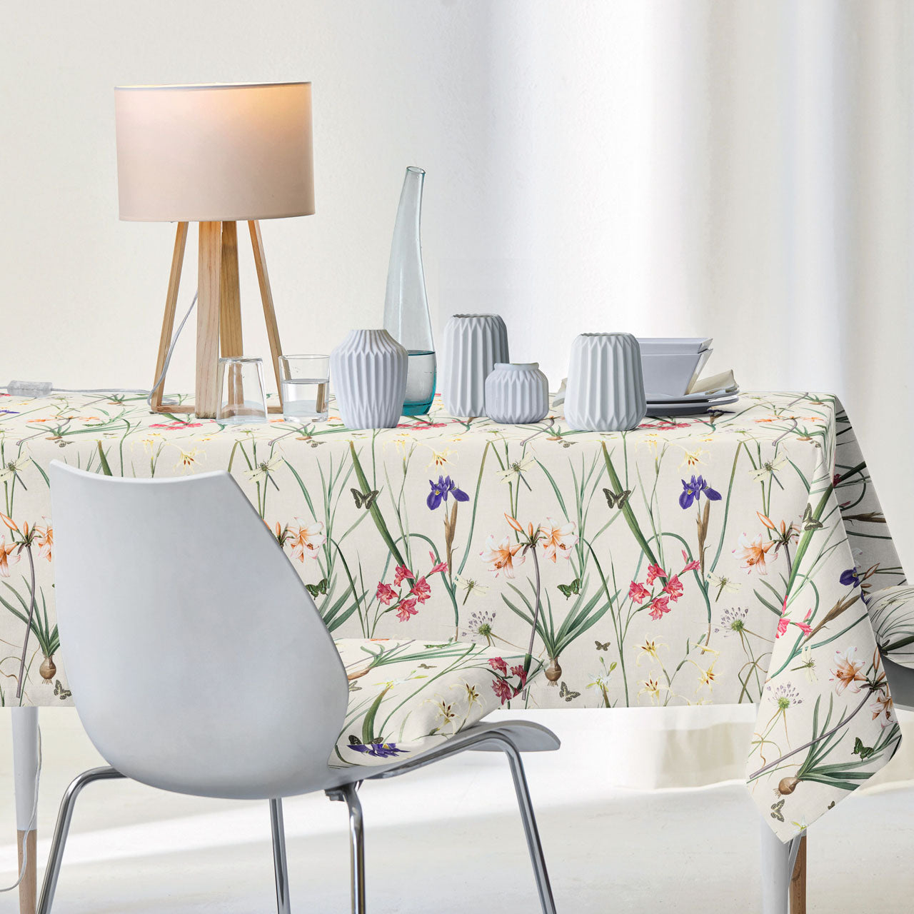 APELT 6720 Tischdecke Frühjahrsblüten Motiv