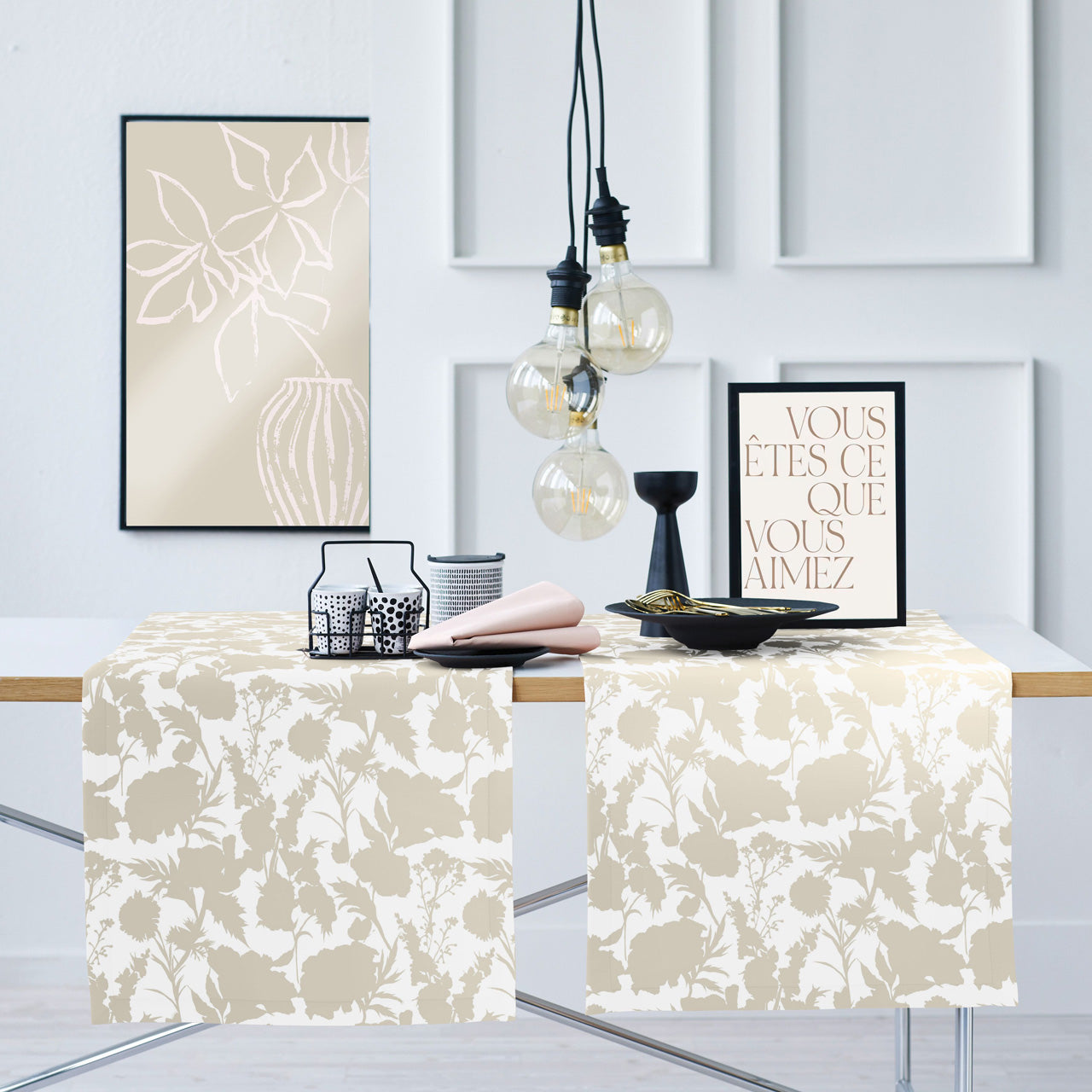 APELT 7002 Tischläufer Sommerblüten als Faux-Uni all-over