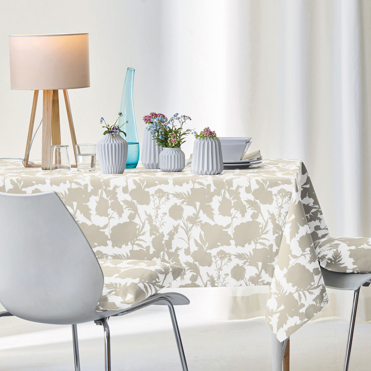 APELT 7002 Tischdecke Sommerblüten als Faux-Uni all-over