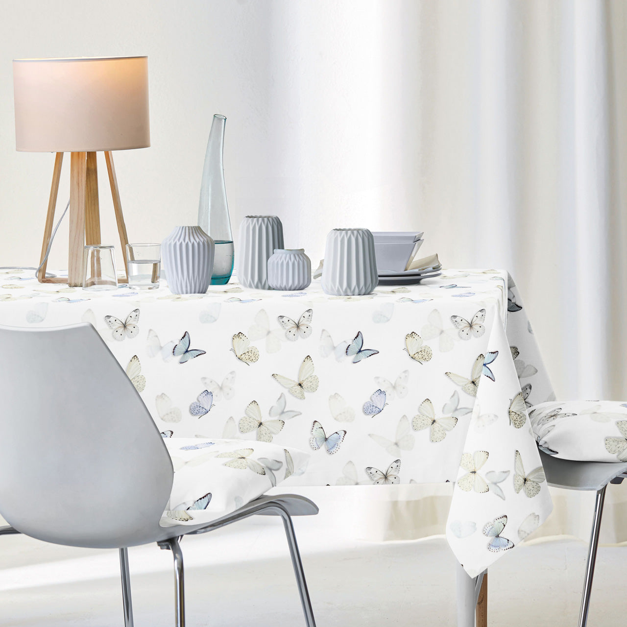 APELT 7003 Tischdecke Schmetterlings-All-over