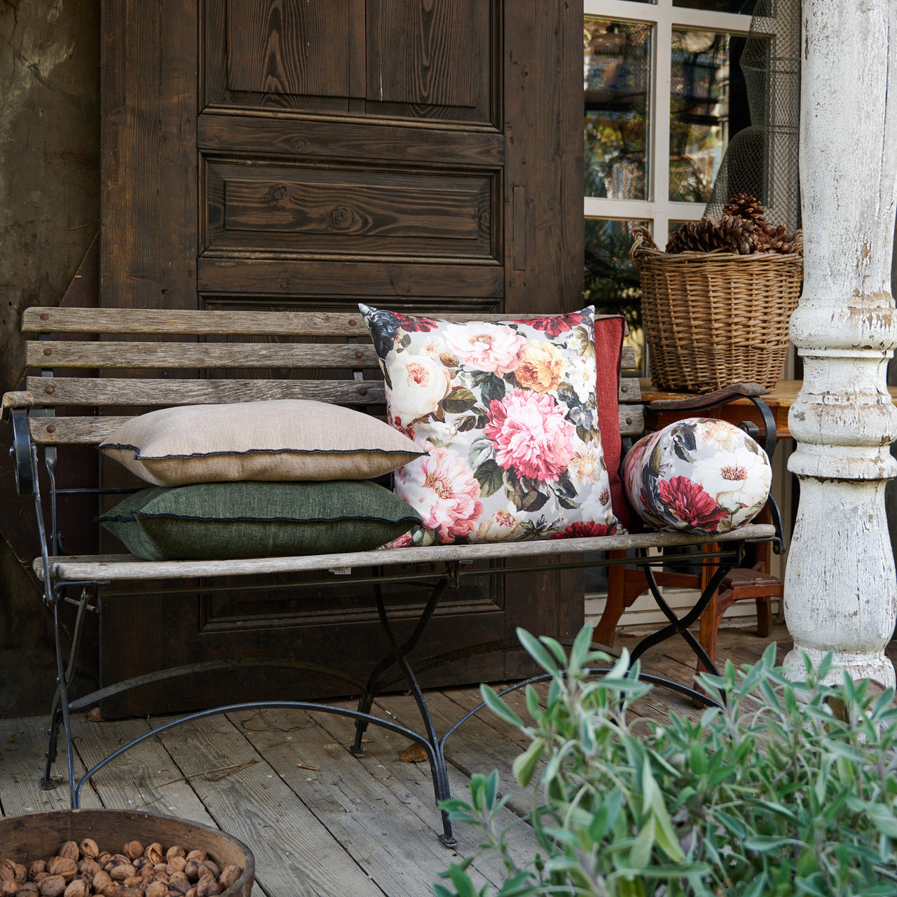 APELT 7405 Kissen Nackenrolle Blumenmotive im englischen Landhausstil