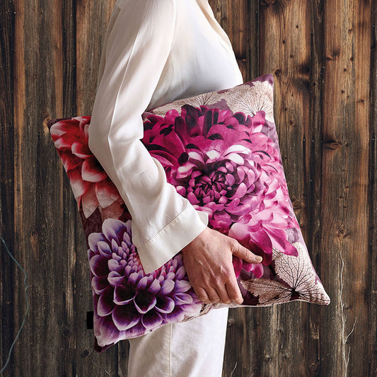 APELT Dahlia Kissen Opulente Blüten auf Samt