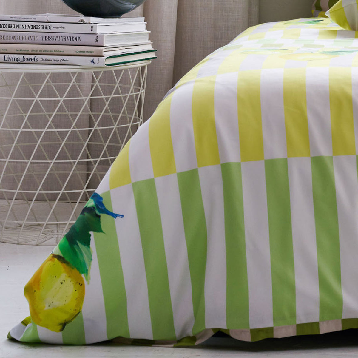 APELT Fresh Bettwäsche Baumwoll-Satin Citronen auf Streifen – APELT Stoffe