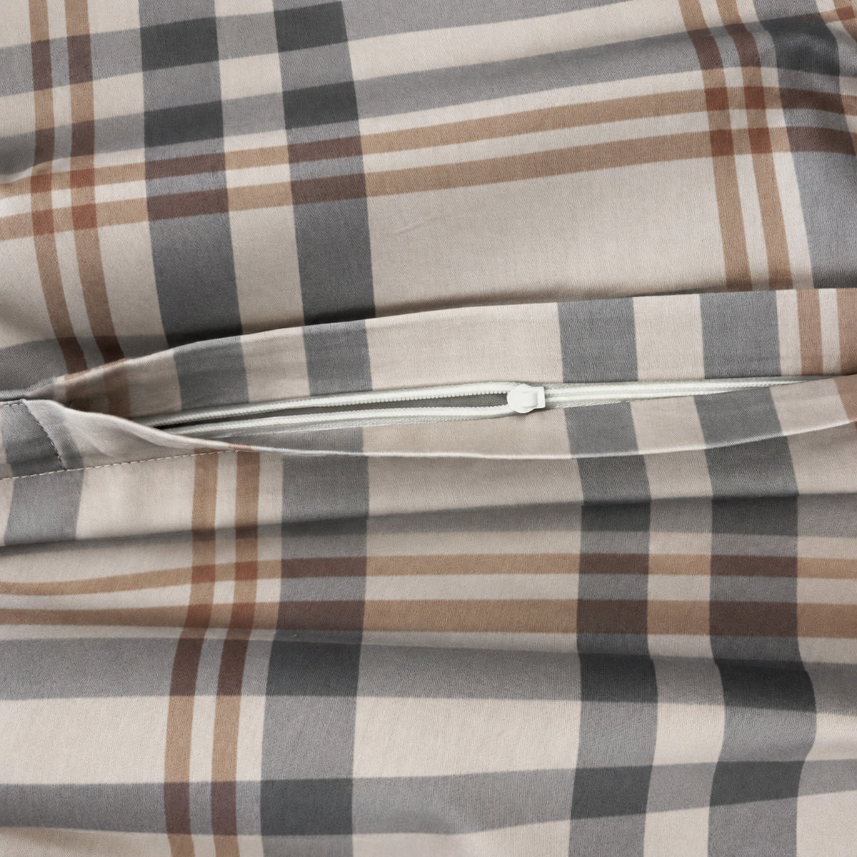 APELT John Bettwäsche Baumwoll-Satin Karodesign mit topmodisch gekleideten Bärenpaar