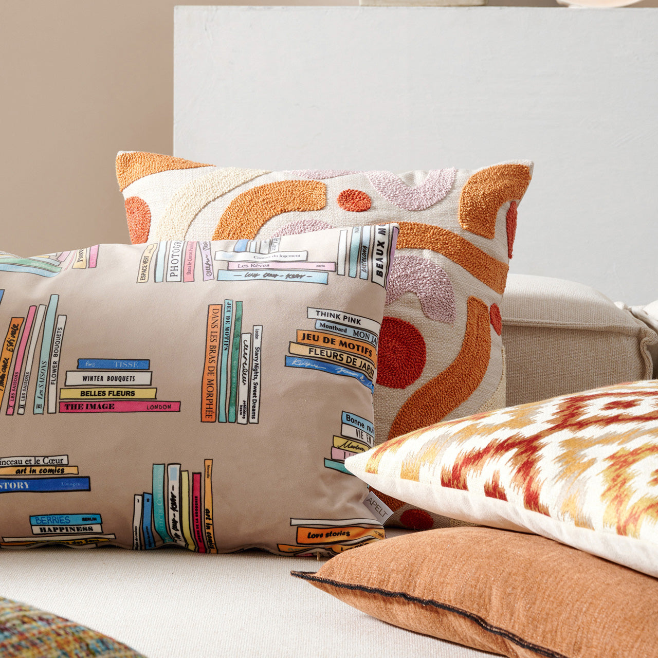 APELT Malva Kissen bestickter Kissenstoff mit Fantasieformen