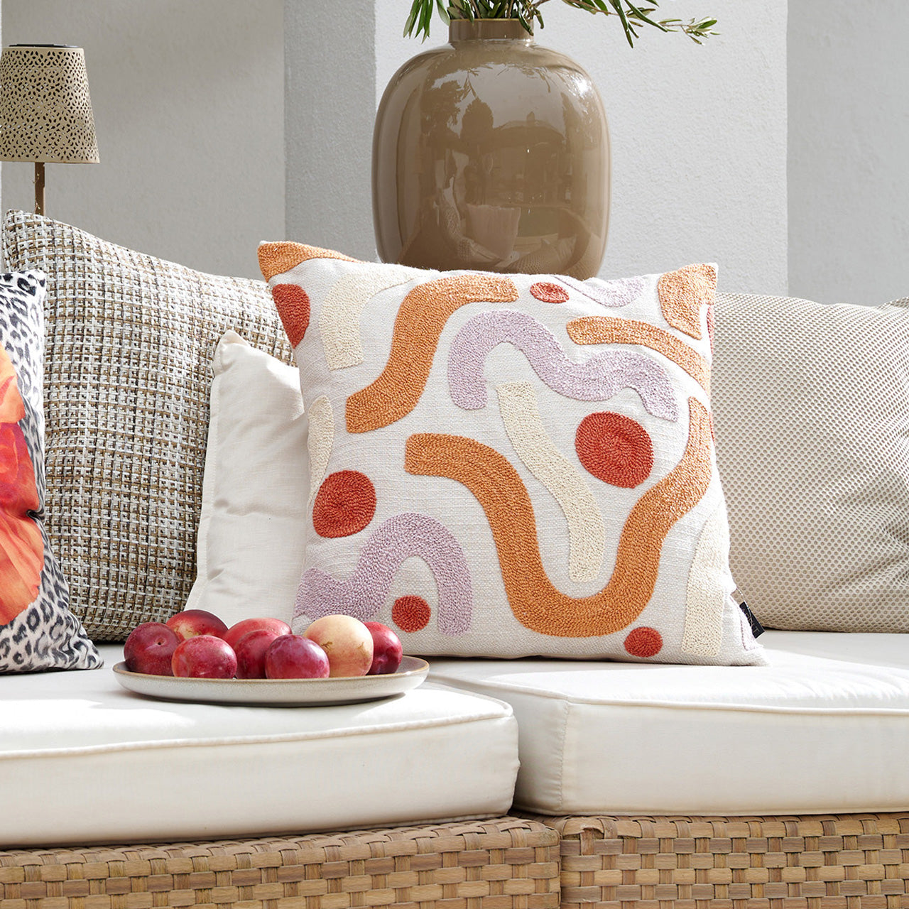 APELT Malva Kissen bestickter Kissenstoff mit Fantasieformen