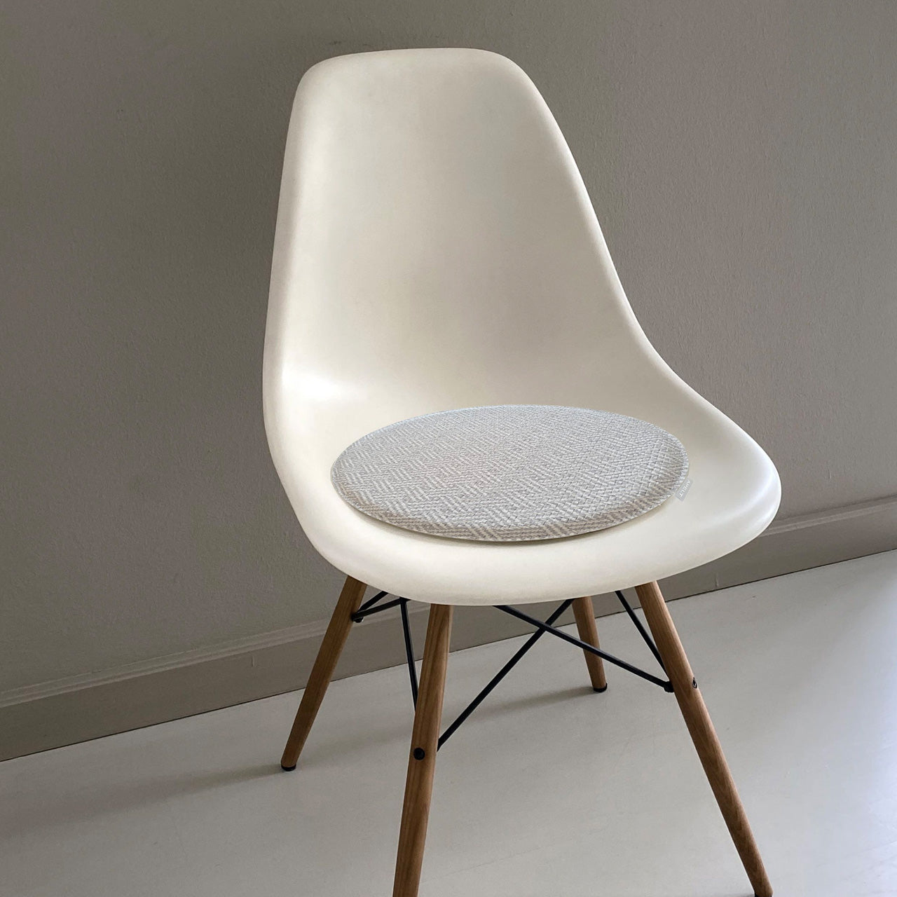 APELT Match Sitzkissen mit Fleckschutz und grafisches Muster