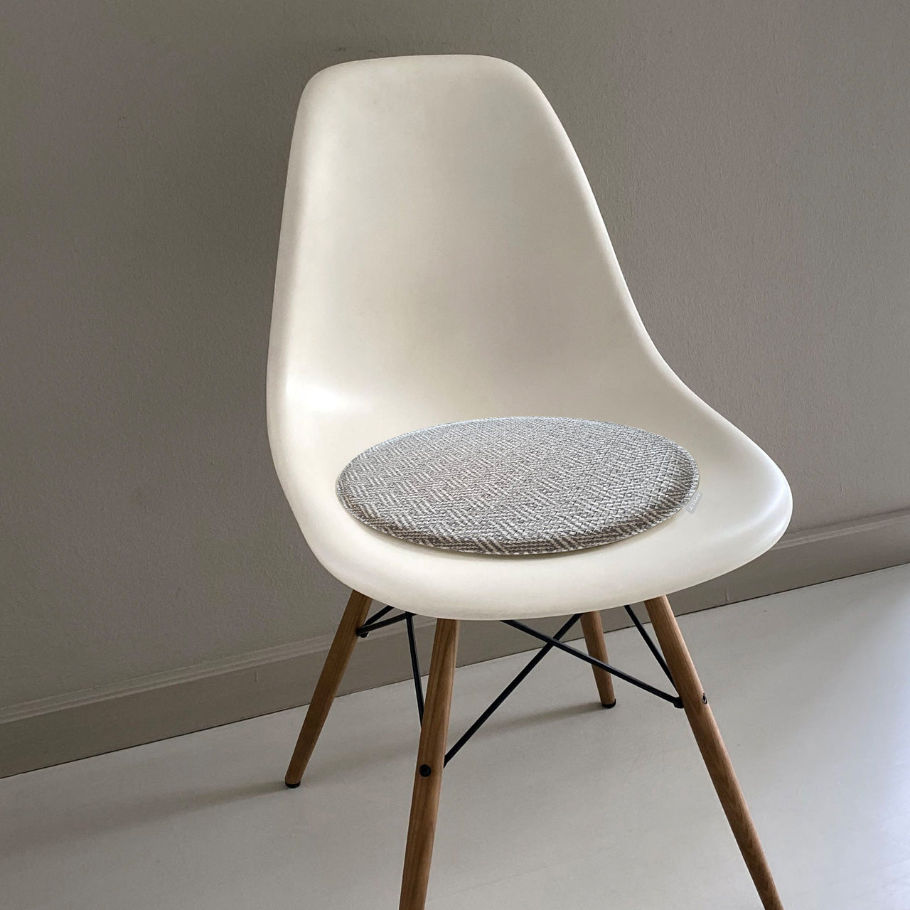 APELT Match Sitzkissen mit Fleckschutz und grafisches Muster