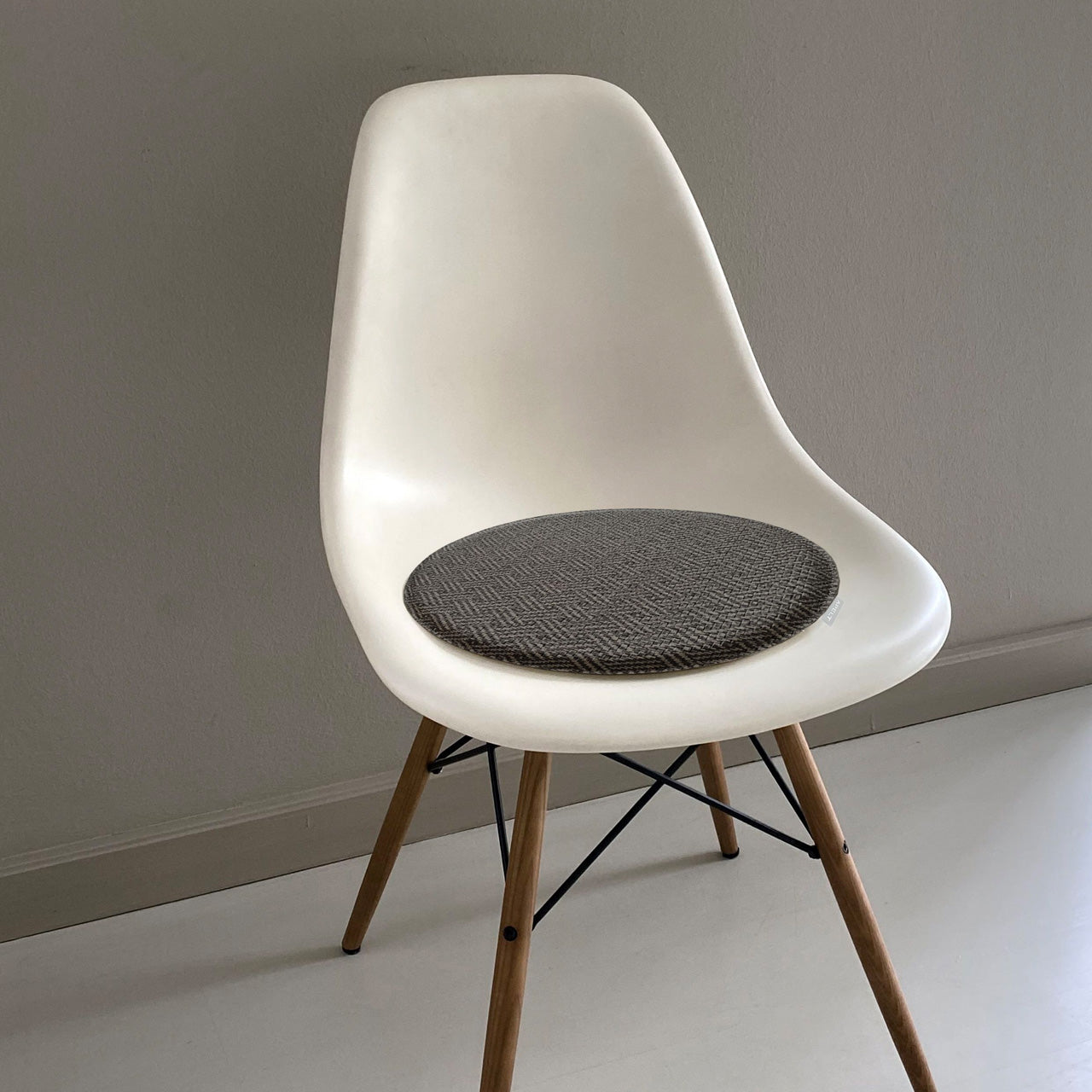 APELT Match Sitzkissen mit Fleckschutz und grafisches Muster