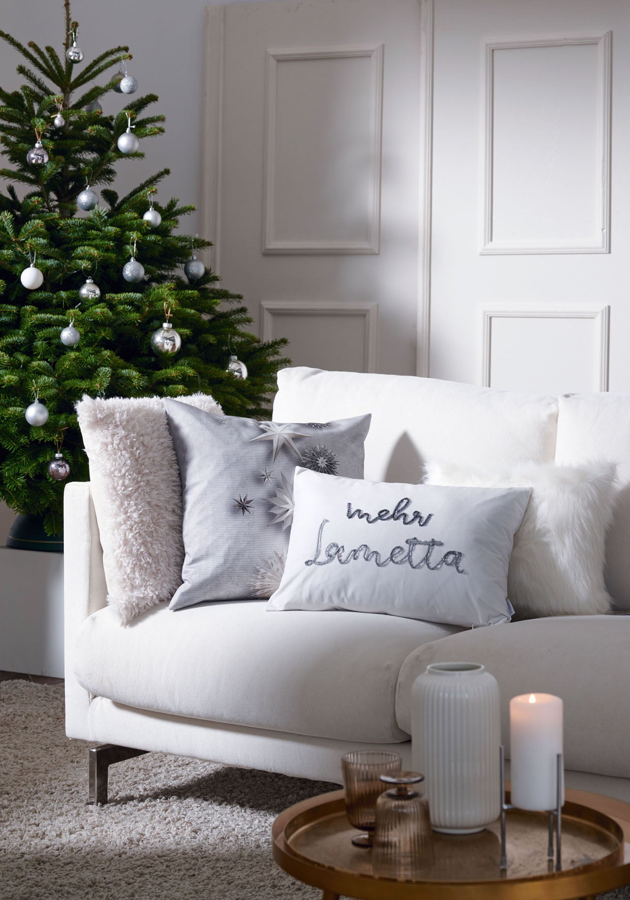 APELT 5840 Kissen gesticktes Statement-Samtkissen