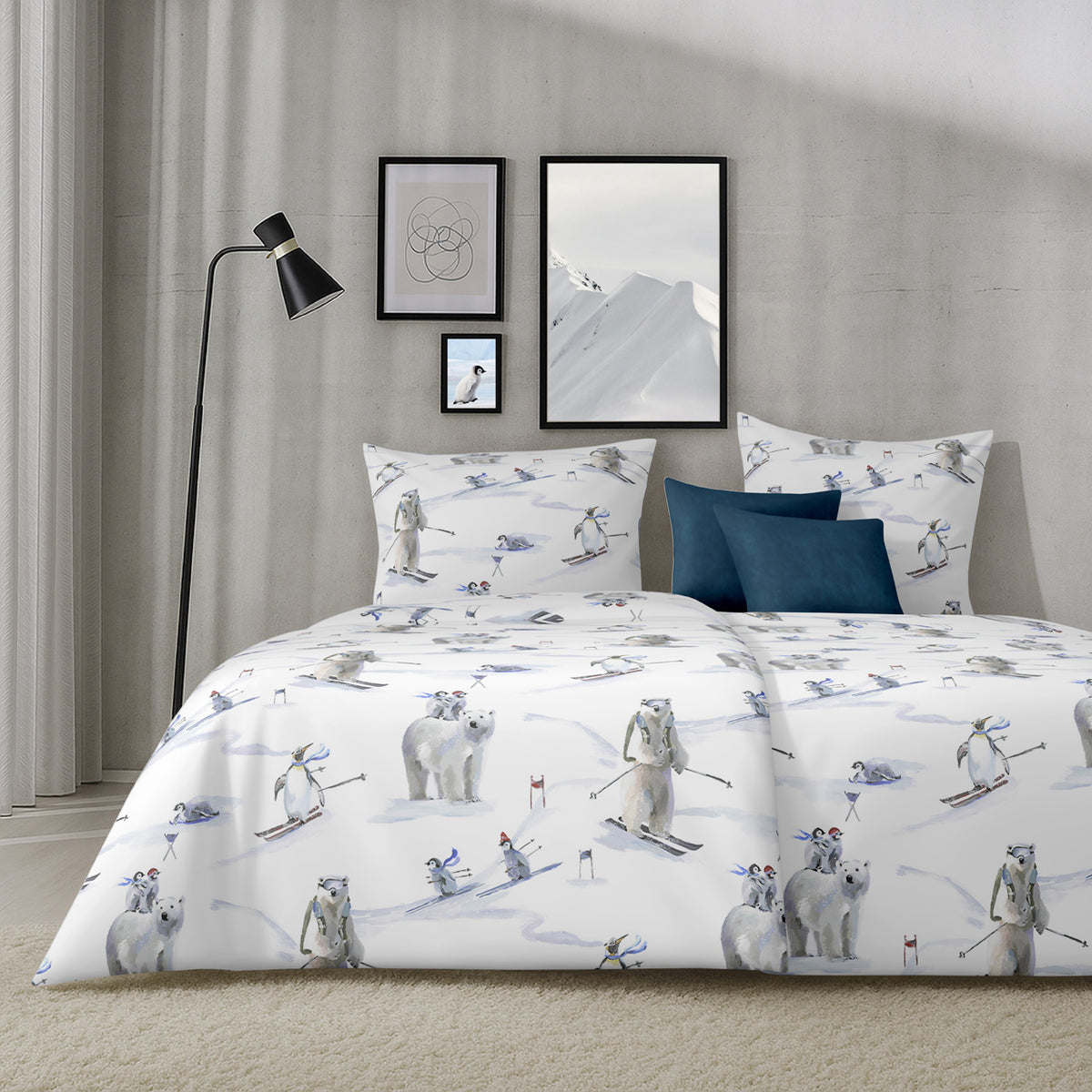 APELT Nils Bettwäsche Baumwoll-Satin Eisbären und Pinguine auf der Piste