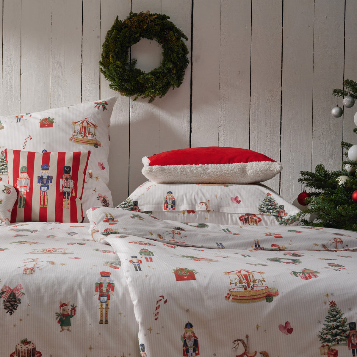 APELT Noel Bettwäsche Flanell Weihnachts- und Wintermotive auf zarten Wäschestreifen