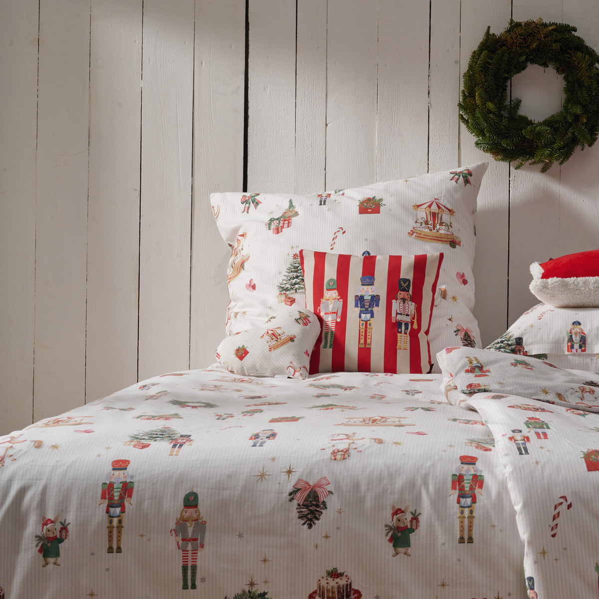 APELT Noel Bettwäsche Flanell Weihnachts- und Wintermotive auf zarten Wäschestreifen