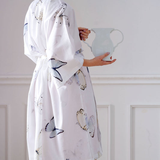 APELT Kimono  Baumwoll-Satin Filigrane Schmetterlinge