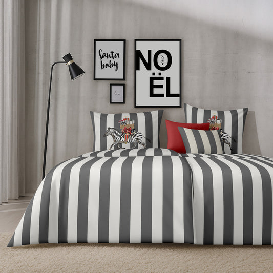 APELT Pepe Bettwäsche Baumwoll-Satin Streifendesign mit  Weihnachtszebra & Geschenke-Aufbau