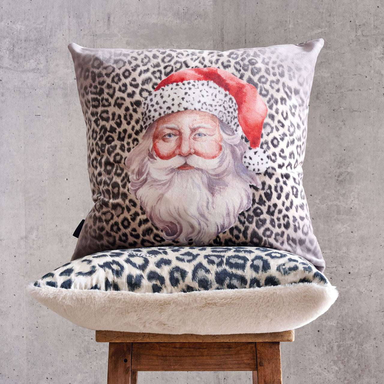 APELT Santa Samt-Kissen Weihnachtsmann auf Leofell