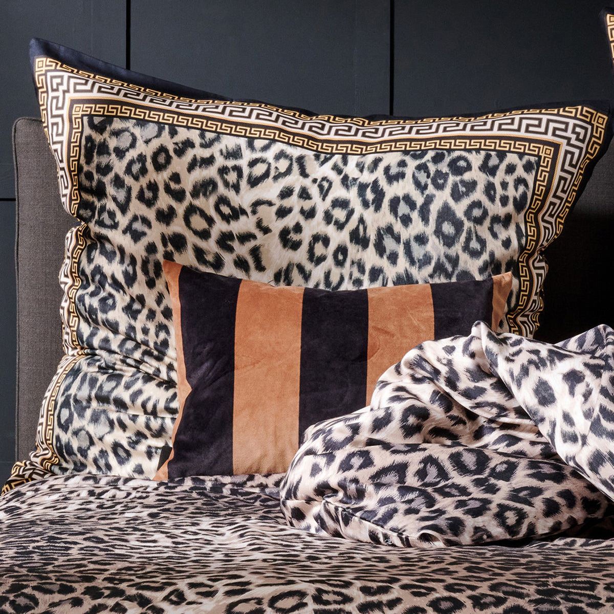 APELT Timon Bettwäsche Baumwoll-Satin Leodesign all-over mit einem eleganten Kettenmotiv